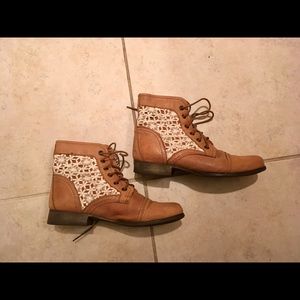 Steve Madden camel/tan lace short boots